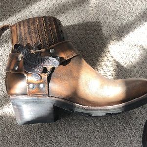 NEW with box! “Whiskey” free bird boots